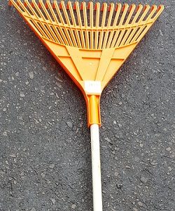 Lombseprű műanyag 50 cm 22 fogú nyéllel